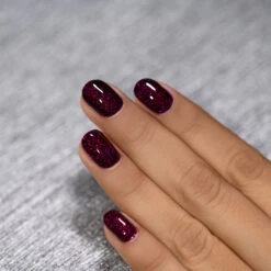 Madeline -HOLO Nails Shop Madeline 2