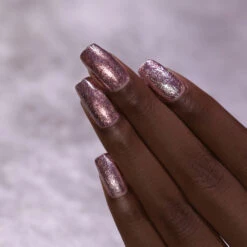 Olivia -HOLO Nails Shop Olivia 1