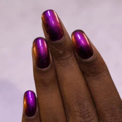 Tilted -HOLO Nails Shop Tilted 1