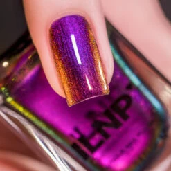 Tilted -HOLO Nails Shop Tilted Macro