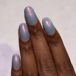 Valentina -HOLO Nails Shop Valentina 1