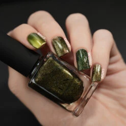 Caesar -HOLO Nails Shop caesar labeled