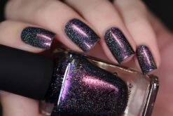 Hide Away -HOLO Nails Shop hide away 2