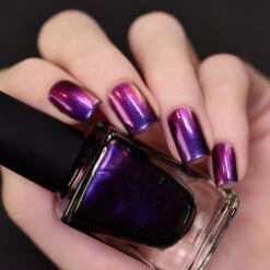 Tilted -HOLO Nails Shop tilted1